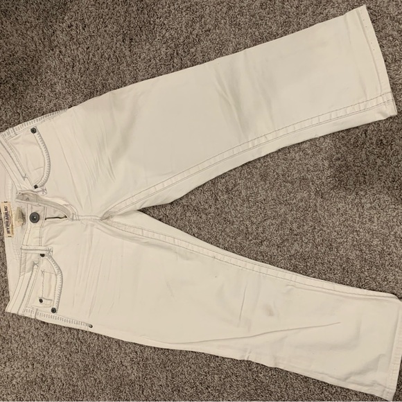 Hydraulic Women's White Capris - Picture 3 of 3
